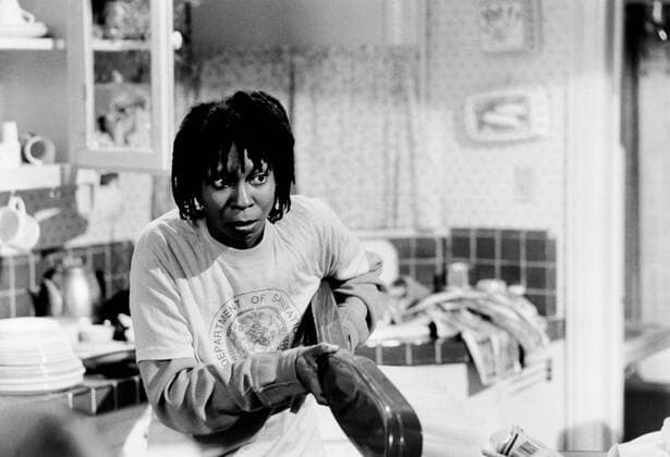 JUMPIN JACK FLASH, Whoopi Goldberg, 1986, TM and Copyright 20th Century Fox Film Corp. All rights reserved. Courtesy: Everett Collection. Â©20thCentFox Courtesy Everett Collection PUBLICATIONXNOTxINxCANxCHNxFRAxITAxJPNxNORxPOLxRUSxESPxUKxUSA Copyright: x20thCentFox CourtesyxEverettxCollectionx MBDJUJA FE004