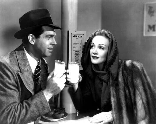 THE LADY IS WILLING, Fred MacMurray, Marlene Dietrich, 1942 Courtesy Everett Collection PUBLICATIONXNOTxINxCANxCHNxFRAxITAxJPNxNORxPOLxRUSxESPxUKxUSA Copyright: xCourtesyxEverettxCollectionx MBDLAIS EC010