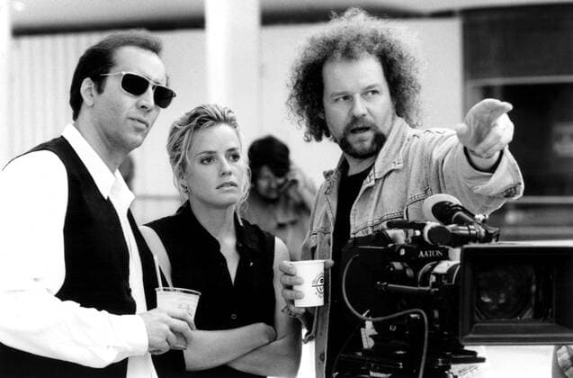 OSCARS. Bester Hauptdarsteller. PreistrÃ¤ger 1991-2000 Nicolas Cage, Elisabeth Shue, director Mike Figgis on the set of LEAVING LAS VEGAS, 1995. (c) United Artists Courtesy: Everett Collection. Â©United Artists Courtesy Everett Collection PUBLICATIONXNOTxINxCANxCHNxFRAxITAxJPNxNORxPOLxRUSxESPxUKxUSA Copyright: xUnitedxArtists CourtesyxEverettxCollectionx MBDLELA EC002