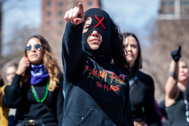 Bilder des Jahres 2020, News 03 März News Themen der Woche KW10 News Bilder des Tages NYC: International Woman s Day Women perform the Chilean protest chant Un Violador en Tu Camino (A Rapist in Your Path) on International Women s Day in Washington Square in New York City on March 8, 2020. New York New York United States Copyright: GabrielexHoltermann-Gorden