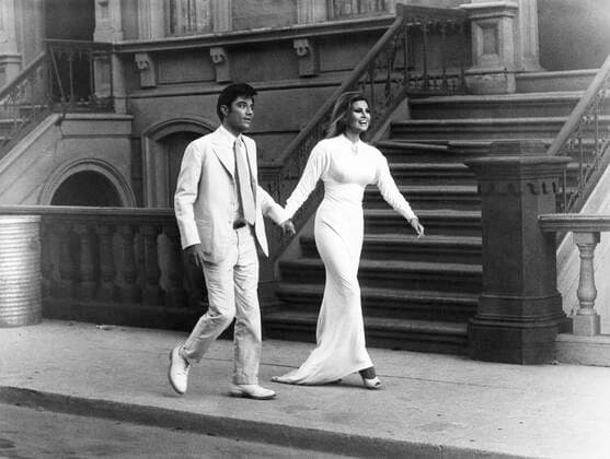 MYRA BRECKINRIDGE, Rex Reed, Raquel Welch, 1970, TM and Copyright (c) 20th Century Fox Film Corp. All rights reserved. Courtesy: Everett Collection Â©20thCentFox Courtesy Everett Collection PUBLICATIONXNOTxINxCANxCHNxFRAxITAxJPNxNORxPOLxRUSxESPxUKxUSA Copyright: x20thCentFox CourtesyxEverettxCollectionx MBDMYBR FE007