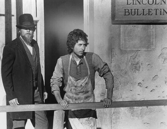 PAT GARRETT AND BILLY THE KID, Gordon Dawson, Bob Dylan, 1973 Courtesy Everett Collection PUBLICATIONXNOTxINxCANxCHNxFRAxITAxJPNxNORxPOLxRUSxESPxUKxUSA Copyright: xCourtesyxEverettxCollectionx MBDPAGA EC027