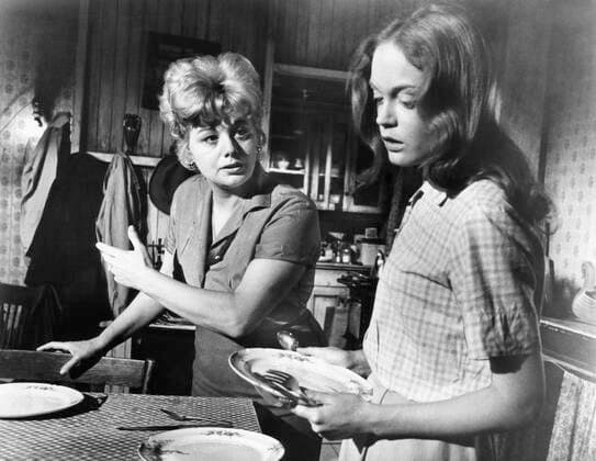 OSCARS: Beste Nebendarstellerin, PreistrÃ¤gerinnen 1961-1970 A PATCH OF BLUE, Shelley Winters, Elizabeth Hartman, 1965 Courtesy Everett Collection PUBLICATIONXNOTxINxCANxCHNxFRAxITAxJPNxNORxPOLxRUSxESPxUKxUSA Copyright: xCourtesyxEverettxCollectionx MBDPAOF EC063