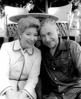 PEPE, Greer Garson and husband E.E. Fogelson on set during a candid moment, 1960. Courtesy Everett Collection PUBLICATIONXNOTxINxCANxCHNxFRAxITAxJPNxNORxPOLxRUSxESPxUKxUSA Copyright: xCourtesyxEverettxCollectionx MBDPEPE EC006