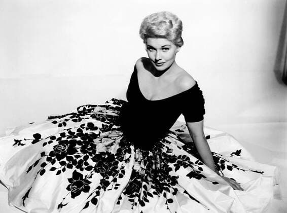 PICNIC, Kim Novak, 1955 Courtesy Everett Collection PUBLICATIONXNOTxINxCANxCHNxFRAxITAxJPNxNORxPOLxRUSxESPxUKxUSA Copyright: xCourtesyxEverettxCollectionx MBDPICN EC030