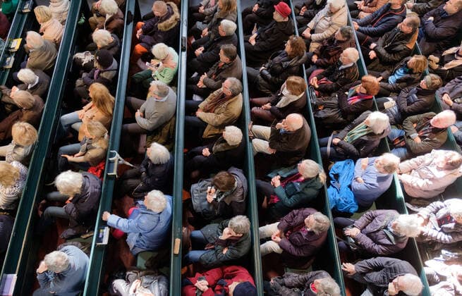 Menschenansammlung in der Kirche am 08.03.2020 in Muenchen E R L O E S E R K I R C H E Deutschland.