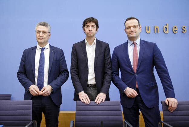 News Bilder des Tages Presseunterrichtung des Bundesgesundheitsministeriums zur Ausbreitung des Coronavirus mit (v.l.n.r.): Lothar H. Wieler, Praesident Robert Koch-Institut, Christian Drosten, Direktor am Institut fuer Virologie der Charite Berlin, und Bundesgesundheitsminister Jens Spahn, CDU, in der Bundespressekonferenz in Berlin, 09.03.2020. Berlin Deutschland *** Press briefing of the Federal Ministry of Health on the spread of the corona virus with v l n r Lothar H Wieler, President of the Robert Koch Institute, Christian Drosten, Director of the Institute for Virology at the Charite Berlin, and Federal Health Minister Jens Spahn, CDU, at the Federal Press Conference in Berlin, 09 03 2020 Berlin Germany Copyright: xJaninexSchmitz photothek.netx