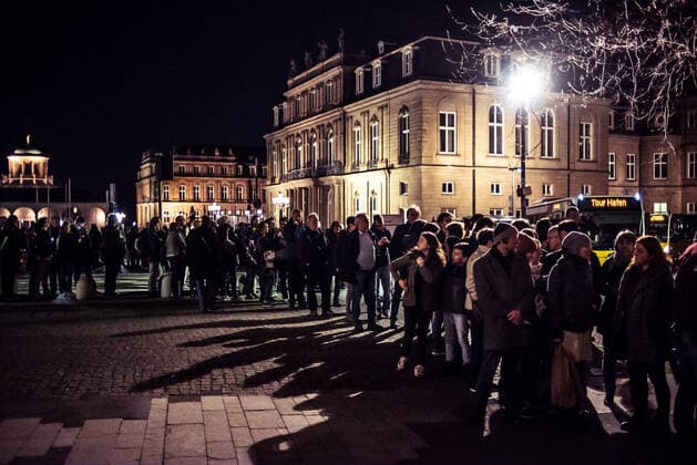 Corona Virus. Die lange Nacht der Musseen 2020 in Stuttgart wird abgesagt. Aufgrund der steigenden Zahlen der Erkrankten am Corona Virus, Covid 19. Hier: Marktplatz Stuttgart, Besucher des Untergrundhotels. Stuttgart Baden-Wuerttemberg Deutschland Copyright: xMaxxKovalenkox