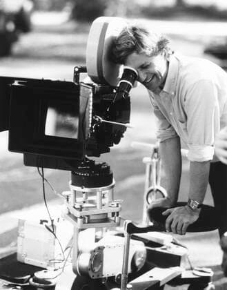 ONCE AROUND, director Lasse Hallstrom on set, 1991, Universal courtesy Everett Collection Universal Courtesy Everett Collection !ACHTUNG AUFNAHMEDATUM GESCHÃ„TZT! PUBLICATIONXNOTxINxCANxCHNxFRAxITAxJPNxNORxPOLxRUSxESPxUKxUSA Copyright: xUniversal CourtesyxEverettxCollectionx MBDONAR EC003