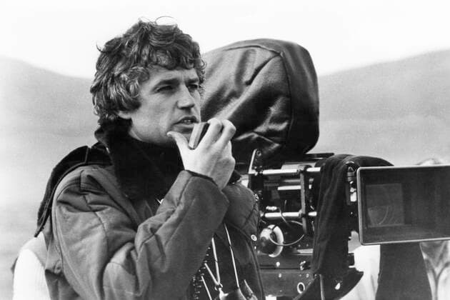 QUEST FOR FIRE, director Jean-Jacques Annaud on location, 1981, (c) 20th Century Fox TM & Copyright courtesy Everett Collection 20thCentFox Courtesy Everett Collection !ACHTUNG AUFNAHMEDATUM GESCHÃ„TZT! PUBLICATIONXNOTxINxCANxCHNxFRAxITAxJPNxNORxPOLxRUSxESPxUKxUSA Copyright: x20thCentFox CourtesyxEverettxCollectionx MBDQUFO FE002