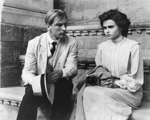 A ROOM WITH A VIEW, from left: Julian Sands, Helena Bonham Carter, 1985, Cinecom courtesy Everett Collection Cinecom Pictures Courtesy Everett Collection !ACHTUNG AUFNAHMEDATUM GESCHÃ„TZT! PUBLICATIONXNOTxINxCANxCHNxFRAxITAxJPNxNORxPOLxRUSxESPxUKxUSA Copyright: xCinecomxPictures CourtesyxEverettxCollectionx MBDROWI EC014