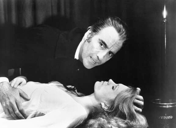 THE SATANIC RITES OF DRACULA, (aka COUNT DRACULA AND HIS VAMPIRE BRIDE), Christopher Lee, Joanna Lumley, 1974 Courtesy Everett Collection !ACHTUNG AUFNAHMEDATUM GESCHÃ„TZT! PUBLICATIONXNOTxINxCANxCHNxFRAxITAxJPNxNORxPOLxRUSxESPxUKxUSA Copyright: xCourtesyxEverettxCollectionx MBDSARI EC001