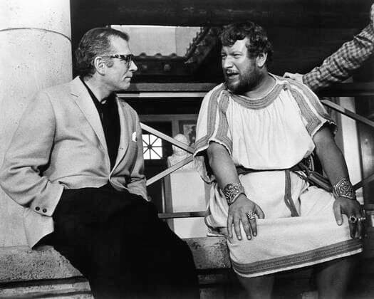 SPARTACUS, Laurence Olivier, left, visiting Peter Ustinov, on-set, 1960 Courtesy Everett Collection !ACHTUNG AUFNAHMEDATUM GESCHÃ„TZT! PUBLICATIONXNOTxINxCANxCHNxFRAxITAxJPNxNORxPOLxRUSxESPxUKxUSA Copyright: xCourtesyxEverettxCollectionx MBDSPAR EC058