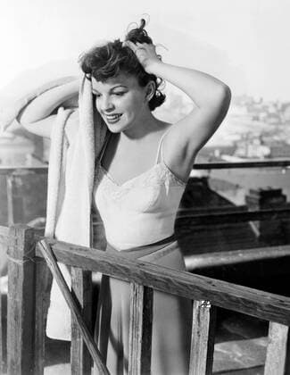 A STAR IS BORN, Judy Garland, 1954 Courtesy Everett Collection !ACHTUNG AUFNAHMEDATUM GESCHÃ„TZT! PUBLICATIONXNOTxINxCANxCHNxFRAxITAxJPNxNORxPOLxRUSxESPxUKxUSA Copyright: xCourtesyxEverettxCollectionx MBDSTIS EC119