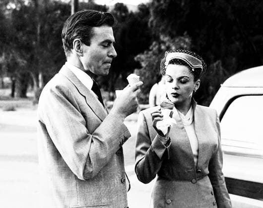 A STAR IS BORN, from left, James Mason, Judy Garland, 1954 !ACHTUNG AUFNAHMEDATUM GESCHÃ„TZT! PUBLICATIONXNOTxINxCANxCHNxFRAxITAxJPNxNORxPOLxRUSxESPxUKxUSA Copyright: xCourtesyxEverettxCollectionx MBDSTIS EC160