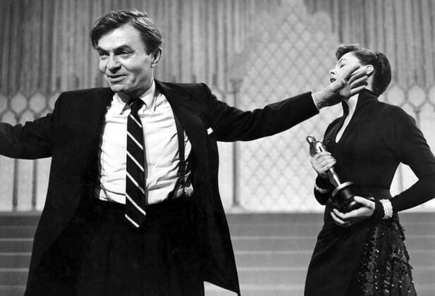 A STAR IS BORN, James Mason, Judy Garland, 1954 Courtesy Everett Collection !ACHTUNG AUFNAHMEDATUM GESCHÃ„TZT! PUBLICATIONXNOTxINxCANxCHNxFRAxITAxJPNxNORxPOLxRUSxESPxUKxUSA Copyright: xCourtesyxEverettxCollectionx MBDSTIS EC014