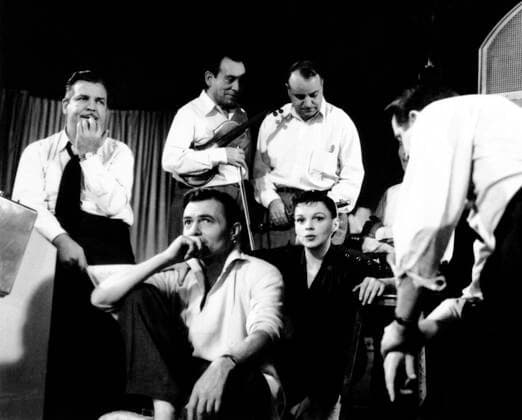 A STAR IS BORN, from left, center, James Mason, Judy Garland, 1954 Courtesy Everett Collection !ACHTUNG AUFNAHMEDATUM GESCHÃ„TZT! PUBLICATIONXNOTxINxCANxCHNxFRAxITAxJPNxNORxPOLxRUSxESPxUKxUSA Copyright: xCourtesyxEverettxCollectionx MBDSTIS EC089