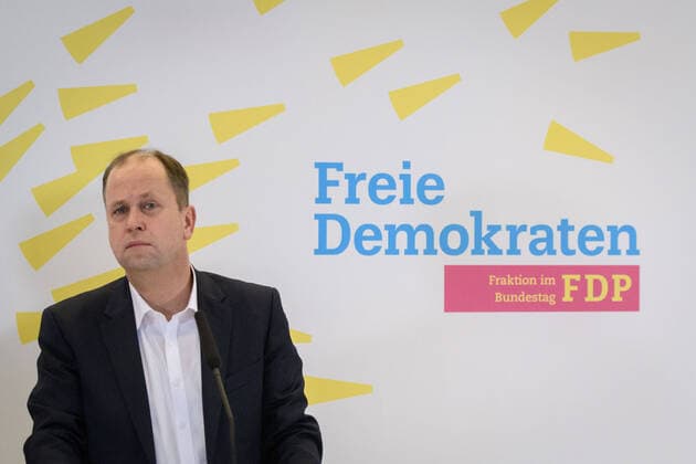 Berlin, Pressekonferenz Fraktion FDP Deutschland, Berlin - 10.03.2020: Im Bild ist Joachim Stamp (stellvertretender Ministerpräsident des Landes Nordrhein-Westfalen, fdp) während der Pressekonferenz der fdp Fraktion im deutschen Bundestags zu sehen. Berlin Bundestag Berlin Deutschland