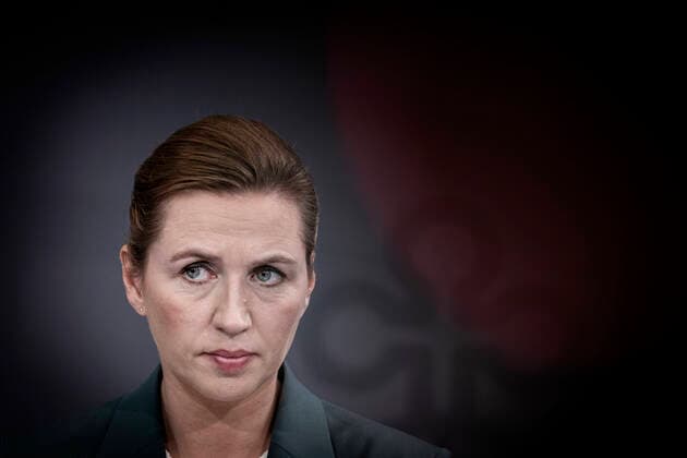 Statsminister Mette Frederiksen, sundheds- og aeldreminister Magnus Heunicke, rigspolitichef Thorkild Fogde, direktoer for organisation og borgerservice i Udenrigsministeriet Erik Broegger Rasmussen, direktoer i Sundhedsstyrelsen Soeren Brostroem og direktoer i Erhvervsstyrelsen Katrine Winding holder pressemoede i Spejlsalen i Statsministeriet tirsdag den 10. marts 2020.. , Copenhagen Denmark