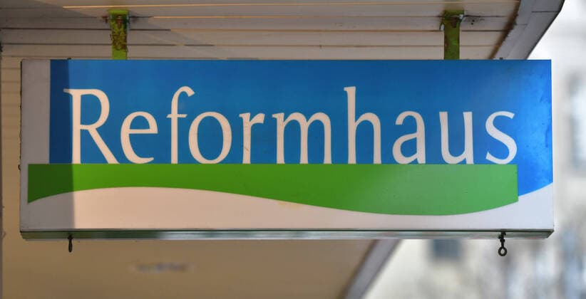 xblx, Logo vor einer Filiale von Reformhaus Frankfurt am Main
