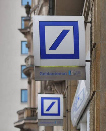 xblx, Deutsche Bank Logo an einer Filiale in Frankfurt, Frankfurt am Main