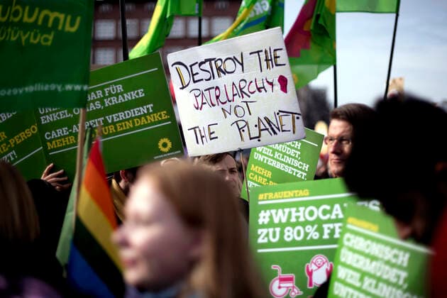 International Woman s Day Berlin DEU, Deutschland, Germany, Berlin, 08.03.2020 Demonstranten der Partei Die Gruenen Buendnis 90 mit Plakat Destroy The Patriarchy Not The Planet auf dem Internationalen Frauentag unter dem Motto Internationaler Frauentag, Feminismus. Antidiskrimierung von der Vereinigung Frauenkampftahbuendnis am 8. Maerz in Berlin. Die Demostration zum Frauentag fordert die Gleichberechtigung und mehr Rechte von Frauen, die sexuelle Selbstbestimmung und protestiert gegen sexuelle Gewalt an Frauen und patriachale Strukturen. Seit 1921 wird der Frauentag jaehrlich am 8. Maerz gefeiert und ist seit diesem Jahr Feiertag in Berlin. Participants of the Green party with sign Destroy The Patriarchy Not The Planet in favour of women s rights during the International Woman s Day in Berlin, Germany, 08 March 2020. Under the theme Cel