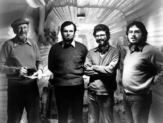 STAR WARS: EPISODE V- THE EMPIRE STRIKES BACK, Irvin Kershner, producer Gary Kurtz, executive producer George Lucas, and screenwriter Lawrence Kasdan, 1980 20thCentFox Courtesy Everett Collection !ACHTUNG AUFNAHMEDATUM GESCHÃ„TZT! PUBLICATIONXNOTxINxCANxCHNxFRAxITAxJPNxNORxPOLxRUSxESPxUKxUSA Copyright: x20thCentFox CourtesyxEverettxCollectionx MBDSTWA FE001