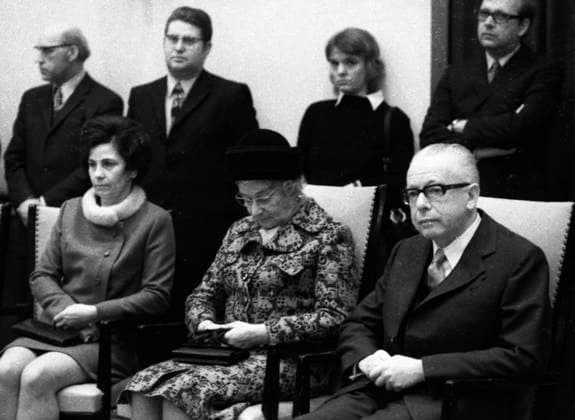 Gustav Heinemann in Paderborn 1972 DEU, Deutschland, Paderborn: Der Besuch des Bundespraesidenten Gustav Heinemann und seiner Frau Hilda am 9.3.1972 in Paderborn galt der Stadt , der auch der Wahlkreis des damaligen Kanzler-Kandidaten Rainer Barzel (CDU) war. Gustav Heinemann Hilda Heinemann . DEU, Germany, Paderborn: The visit of Federal President Gustav Heinemann and his wife Hilda to Paderborn on 9 March 1972 was to the city, which was also the electoral district of Rainer Barzel (CDU), the candidate for Chancellor at the time. NRW
