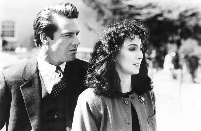 SUSPECT, from left: Dennis Quaid, Cher, 1987, TriStar courtesy Everett Collection TriStar Pictures Courtesy Everett Collection !ACHTUNG AUFNAHMEDATUM GESCHÃ„TZT! PUBLICATIONXNOTxINxCANxCHNxFRAxITAxJPNxNORxPOLxRUSxESPxUKxUSA Copyright: xTriStarxPictures CourtesyxEverettxCollectionx MBDSUSP EC078