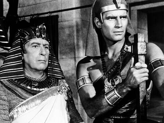 THE TEN COMMANDMENTS, from left, Cedric Hardwicke, Charlton Heston, 1956 Courtesy Everett Collection !ACHTUNG AUFNAHMEDATUM GESCHÃ„TZT! PUBLICATIONXNOTxINxCANxCHNxFRAxITAxJPNxNORxPOLxRUSxESPxUKxUSA Copyright: xCourtesyxEverettxCollectionx MBDTECO EC090