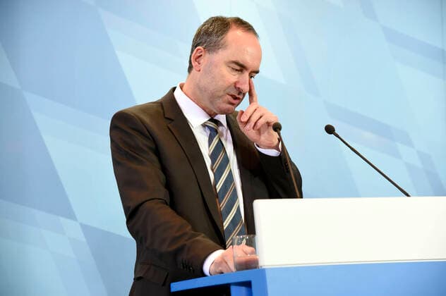 Hubert Aiwanger bei der Pressekonferenz zur Kabinettssitzung zum Thema Coronavirus-Infektion und die Auswirkungen auf die bayerische Wirtschaft in der Staatskanzlei. München, 10.03.2020
