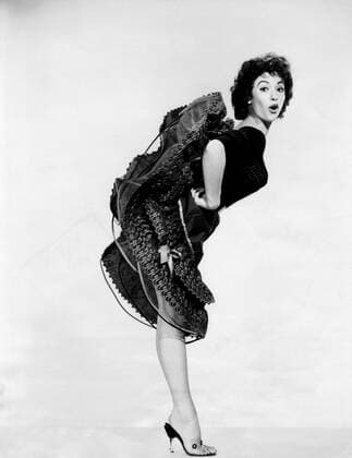 THE VAGABOND KING, Rita Moreno, 1956 Courtesy Everett Collection !ACHTUNG AUFNAHMEDATUM GESCHÃ„TZT! PUBLICATIONXNOTxINxCANxCHNxFRAxITAxJPNxNORxPOLxRUSxESPxUKxUSA Copyright: xCourtesyxEverettxCollectionx MBDVAKI EC016