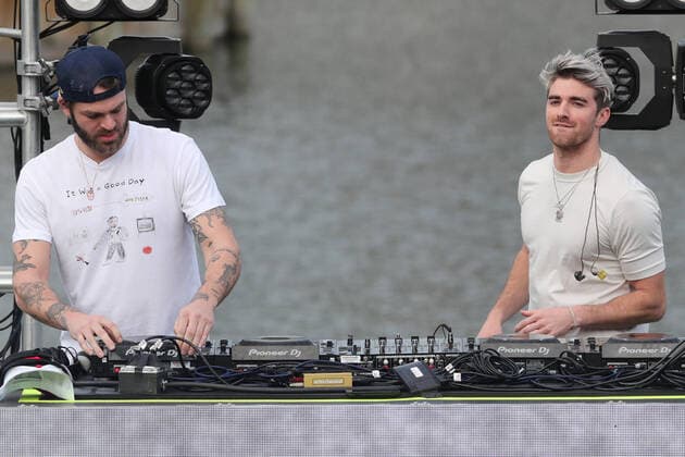 Bilder des Jahres 2020, Entertainment 03 März Entertainment Themen der Woche KW11 Entertainment Bilder des Tages PONTE VEDRA BEACH, FL - MARCH 10: Alex Pall and Andrew Taggert of The Chainsmokers perform at Military Appreciation Day Ceremony during THE PLAYERS Championship on March 10, 2020 at Ponte Vedra Beach, Florida. Copyright: xmpi34x