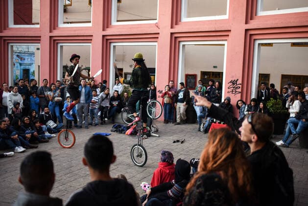 Street artists perform at El Chorro de Quevedo in Candelaria, Bogota, Colombia Bogota Colombia Copyright: xNanoxCalvox NN-BOGOTA-71