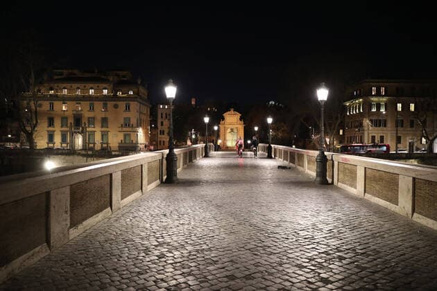 Rome, Coronavirus emergency. deserted nightlife areas Rione Monti and Trastevere. Ponte Sisto  Copyright: xRomax xIPAx xRomax