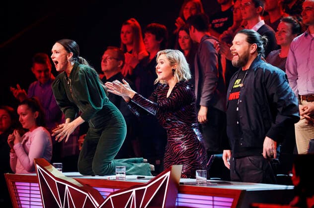 Bilder des Jahres 2020, Entertainment 03 März Entertainment Themen der Woche KW11 Carolin Kebekus, Ruth Moschner und Rea Garvey in der 1. Live Show der 2. Staffel The Masked Singer 2020 in den MMC Studios Köln-Ossendorf. Köln, 10.03.2020 *** Carolin Kebekus, Ruth Moschner and Rea Garvey in the 1 Live Show of the 2 Season The Masked Singer 2020 at MMC Studios Cologne Ossendorf Cologne, 10 03 2020 Foto:xC.xHardtx xFuturexImage
