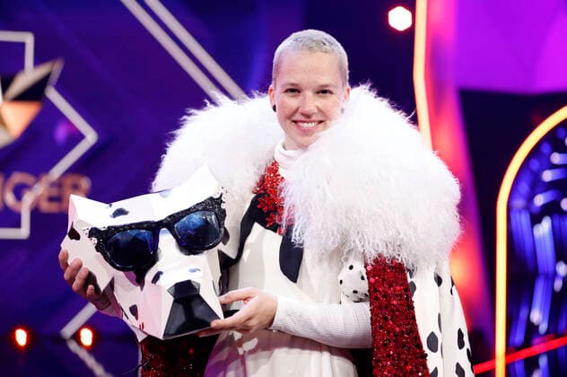 Bilder des Jahres 2020, Entertainment 03 März Entertainment Themen der Woche KW11 Stefanie Heinzmann als Dalmatiner in der 1. Live Show der 2. Staffel The Masked Singer 2020 in den MMC Studios Köln-Ossendorf. Köln, 10.03.2020 *** Stefanie Heinzmann as Dalmatian in the 1 Live Show of the 2 Season The Masked Singer 2020 at MMC Studios Cologne Ossendorf Cologne, 10 03 2020 Foto:xC.xHardtx xFuturexImage