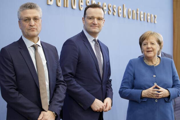 News Bilder des Tages Pressekonferenz zum Coronavirus. Bundeskanzlerin Dr. Angela Merkel (R), der Bundesminister fuer Gesundheit Jens Spahn (M) und Prof. Dr. Lothar H. Wieler, (L) Praesident Robert Koch-Institut. Berlin Deutschland