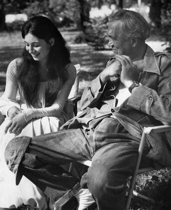 A WALK WITH LOVE AND DEATH, Anjelica Huston, director John Huston, on location in Austria, 1969, TM & Copyright (c) 20th Century Fox Film Corp. All rights reserved. 20thCentFox Courtesy Everett Collection !ACHTUNG AUFNAHMEDATUM GESCHÃ„TZT! PUBLICATIONXNOTxINxCANxCHNxFRAxITAxJPNxNORxPOLxRUSxESPxUKxUSA Copyright: x20thCentFox CourtesyxEverettxCollectionx MBDWAWI FE003