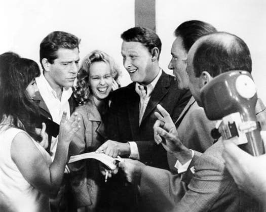 OSCARS: Beste Nebendarstellerin, PreistrÃ¤gerinnen 1961-1970 WHO S AFRAID OF VIRGINIA WOOLF?, from left: Elizabeth Taylor, George Segal, Sandy Dennis, director Mike Nichols, Richard Burton, writer- producer Ernest Lehman, at a special rehearsal for a one-hour session with 50 international photographers present, 1966 Courtesy Everett Collection !ACHTUNG AUFNAHMEDATUM GESCHÃ„TZT! PUBLICATIONXNOTxINxCANxCHNxFRAxITAxJPNxNORxPOLxRUSxESPxUKxUSA Copyright: xCourtesyxEverettxCollectionx MBDWHAF EC061