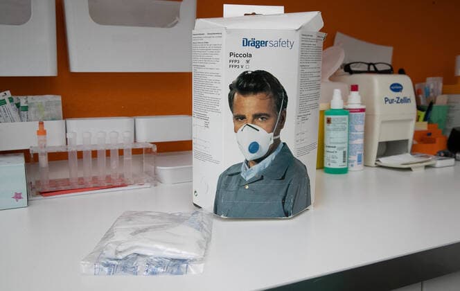 Symbolfoto, Coronavirus, Corona Virus, Labor, Sars-CoV-2, Atemschutzmaske, Schutzmaske der Firma Dräger safety, piccola FFP3,
