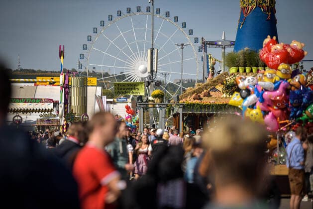 Corona Virus. Cannstatter Wasen und Frühlingsfest auf dem Cannstatter Wasen wurden dieses Jahr abgesagt. Hier Empressionen der letzten Jahre. Auf Grund der steigenden Zahlen der Infizierten werden grosse Veranstaltungen auch in Stuttgart abgesagt. Betroffen sind davon ausser Besucher auch, Handwerker, Lieferanten, Dienstleister... Stuttgart Baden-Wuerttemberg Deutschland Copyright: xMaxxKovalenkox
