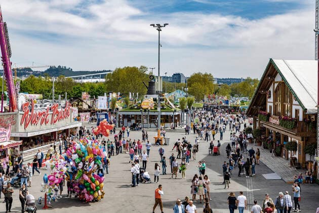 DEU, Deutschland, Baden-Württemberg, Stuttgart, 22.04.2019 - Wegen Coronavirus: die Stadt Stuttgart sagt das Frühlingsfest ab. Das große Volksffest hätte eigentlich vom 18. April bis 10. Mai 2020 stattfinden sollen. Hier Impresionen vom 81. Frühlingsfest im Jahr 2019. Nach Angaben des Veranstalter ist es das größte Frühlingstfest in Europa mit rrund 1,5 Millionen Besuchern.