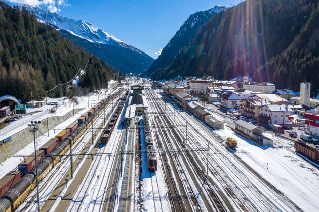 Brenner 11.03.2020, Brenner, AUT, Coronavirus in Oesterreich, im Grenzbereich zu Italien loesen ab Mittwoch lueckenlose Grenzkontrollen die Gesundheitschecks an der Grenze ab, im Bild Uebersicht Bahnhof Brenner Overview Railwaystation during In the border area with Italy, seamless border controls will replace the health checks at the border starting on Wednesday. Brenner, Austria on 2020 03 11. Groder