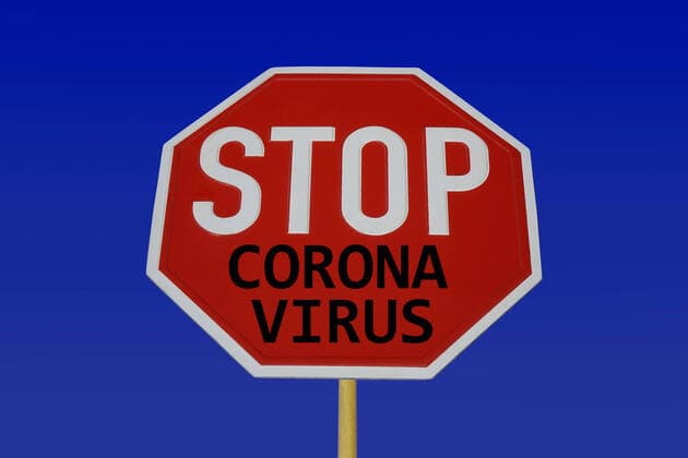 Stopschild und Coronavirus Stopschild und Coronavirus, 10.03.2020, Borkwalde, Brandenburg, Auf einem Stopschild steht der Schriftzug Coronavirus.