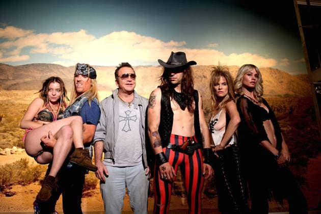 DEAD ANT, from left: Sydney Sweeney, Jake Busey, Tom Arnold, Rhys Coiro, Leisha Hailey, Cameron Richardson, 2017. Cinedigm Courtesy Everett Collection !ACHTUNG AUFNAHMEDATUM GESCHÃ„TZT! PUBLICATIONXNOTxINxCANxCHNxFRAxITAxJPNxNORxPOLxRUSxESPxUKxUSA Copyright: xCourtesyxEverettxCollectionx MCDDEAN EC071