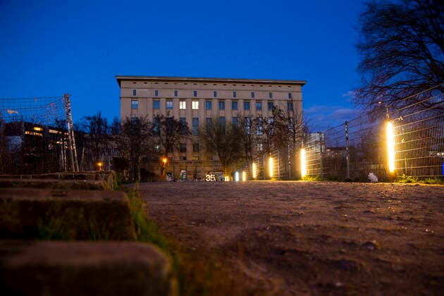 Das Gebaeude vom Techno-Club Berghain in Berlin am 12. Maerz 2020. Seit Dienstag sind zur Begrenzung der Ansteckungsgefahr vom COVID19 in Berlin und vielen anderen Bundeslaendern die Veranstaltungen mit mehr als 1000 Teilnehmer abgesagt. Das Berghain hat angekuendigt bis mindestens den 20. April 2020 geschlossen zu bleiben. Folgen von Coronavirus in Berlin