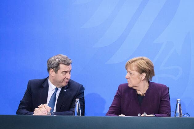 Berlin, Pressekonferenz Merkel, Söder und Tschentscher Deutschland, Berlin - 12.03.2020: Im Bild sind Markus Söder (Bayerischer Ministerpräsident, csu) und Angela Merkel (Bundeskanzlerin, cdu) während der Presseunterrichtung nach dem Gespräch der Bundeskanzlerin mit den Regierungschefinnen und Regierungschefs der Länder zu sehen. Berlin Bundeskanzleramt Berlin Deutschland