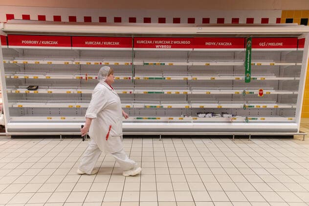Coronavirus in Polen, Hamsterkäufe in Danzig 12.03.2020 GDANSK PUSTE REGALY W SKLEPACH I MARKETACH W GDANSKU N Z PUSTE POLKI NA DZIALE MIESO WEDLINY FOT MATEUSZ SLODKOWSKI FOTONEWS NEWSPIX.PL --- Newspix.pl Gdansk, Poland on 11 March 2020 After government announced today closing schools, museums, cinemas and cancel public events because of COVID-19 virus Poles got panic. People around the country storm grocery stores, and shopping malls to buy a food, disinfectants, and toilet paper. Five new coronavirus cases have been diagnosed in Poland on March 11th. The total number of infected individuals increased to a total of 27 persons  20200312FNMS102