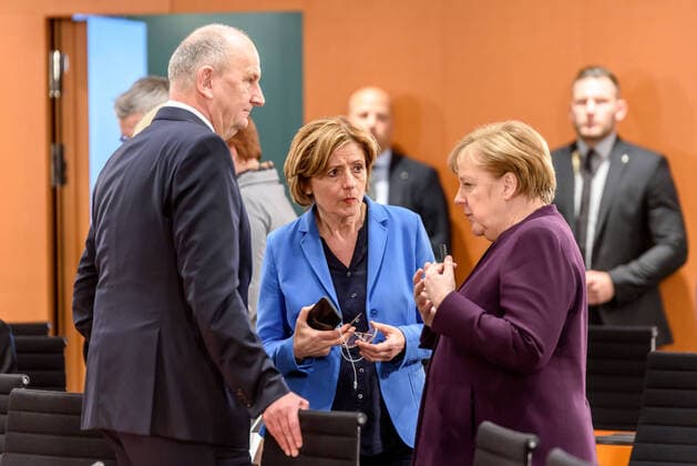 Ministerpräsident Dietmar Woidke, Ministerpräsidentin Malu Dreyer und Bundeskanzlerin Angela Merkel anlässlich der gemeinsamen Sitzung von Bundeskanzlerin Merkel mit den Ministerpräsidenten der Bundesländer im Berliner Bundeskanzleramt snapshot-photography F.Boillot